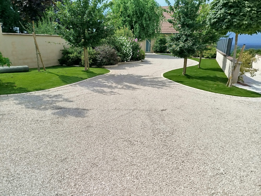 aménagement allée en gravier