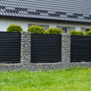 construction clôture jardin maison