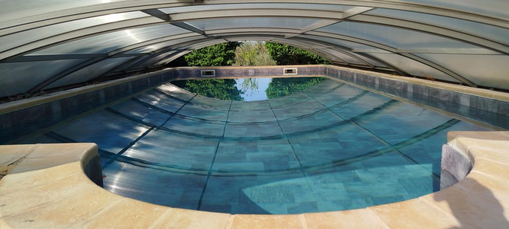 piscine creusée couverte