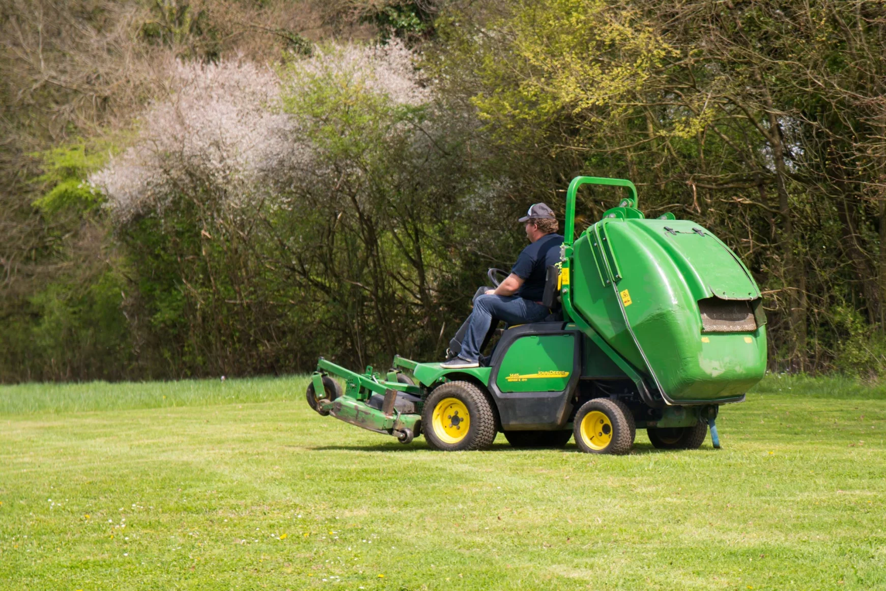 entretien-tonte-pelouse-sesu